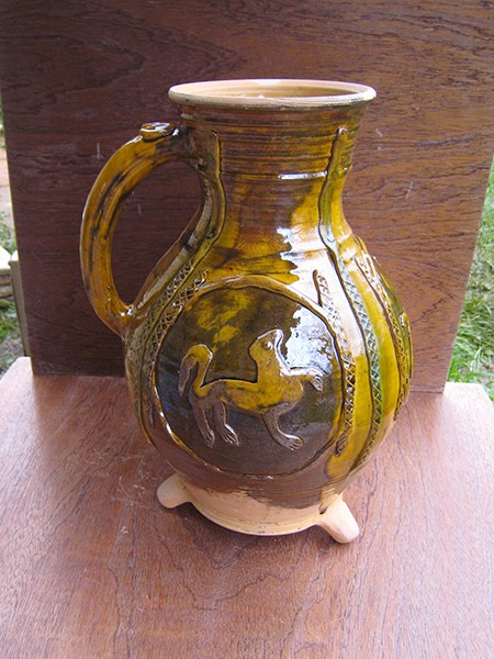 http://www.poteriedesgrandsbois.com/files/gimgs/th-31_PCH033-05-poterie-médiéval-des grands bois-pichets-pichet.jpg